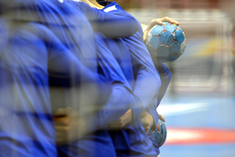 Håndboldspillere på række. Foto: GettyImages/imagean