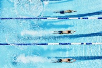 Svømmere i bassin. Foto: GettyImages/Thomas Barwick