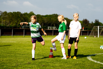 Piger spiller fodbold
