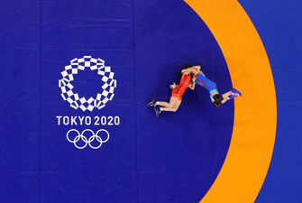 Brydere på måtte med Tokyo 2020 logo