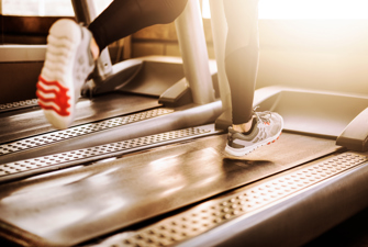 Sko på løbebånd. Foto: GettyImages/DjelicS