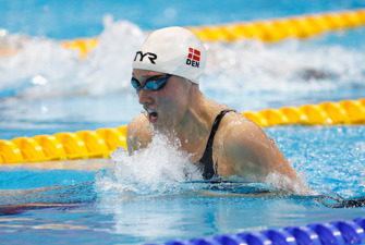 Rikke Møller Pedersen svømmer 200 meter bryst
