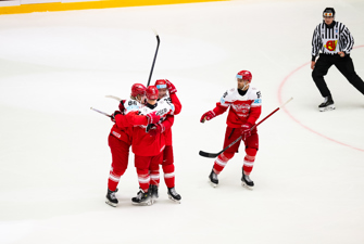 Ishockeyspillere på skøjtebane