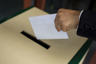 Man voting. Photo: GettyImages/seksan Mongkhonkhamsao