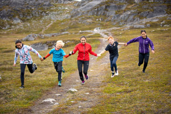 Aktive børn på Grøndland. Foto: Emil Stach/GIF