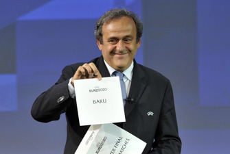 Michel Platini afslører, at Baku skal være værtsby