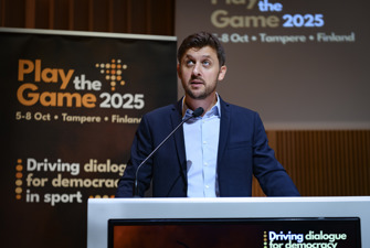 Stanis Elsborg på talerstolen